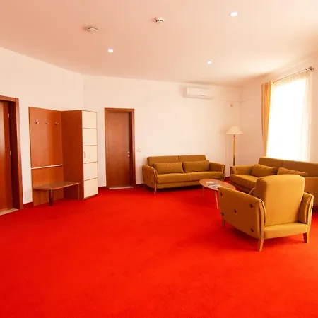 ホテル Chateau Linza 4*