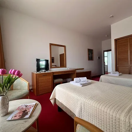 Chateau Linza Hotel