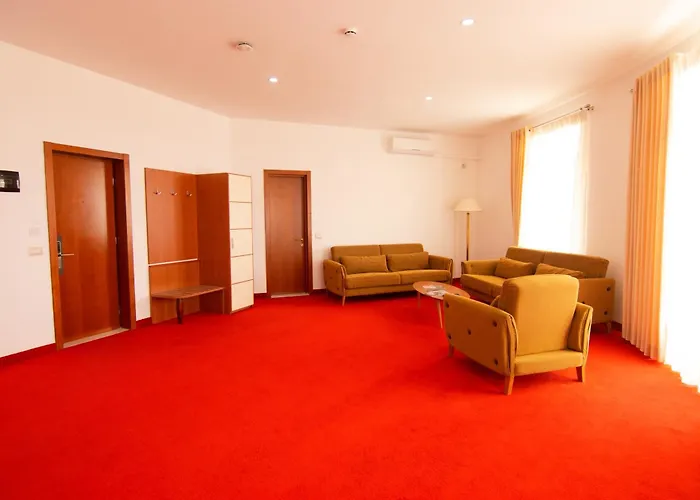 ホテル Chateau Linza 4*