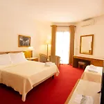 Chateau Linza Hotel 4*