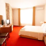 Chateau Linza Hotel Shkoze (Tirana)