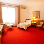 Chateau Linza Hotel