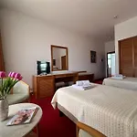 Chateau Linza Hotel