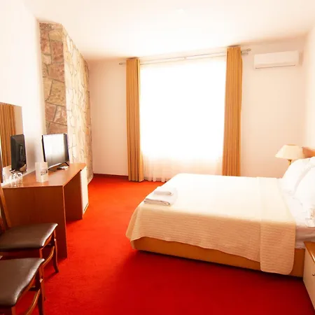 Chateau Linza Otel Shkoze