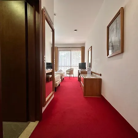 Chateau Linza Hotel 4*