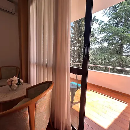 Chateau Linza Hotel 4*