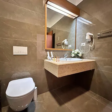 Chateau Linza Hotel 4*