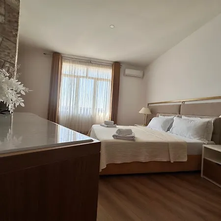 Chateau Linza Hotel