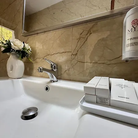 Chateau Linza Hotel