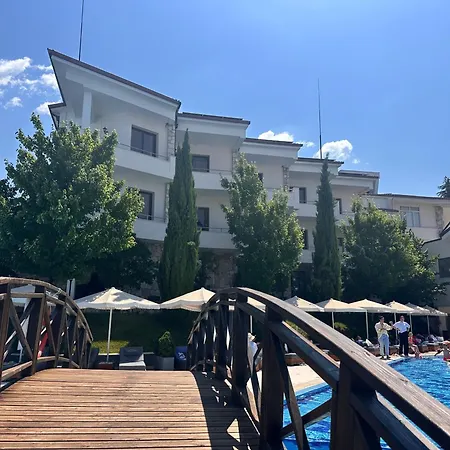 Chateau Linza Hotel