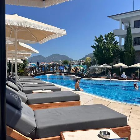 Chateau Linza Hotel 4*
