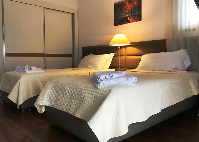 Chateau Linza Hotel Shkoze (Tirana)